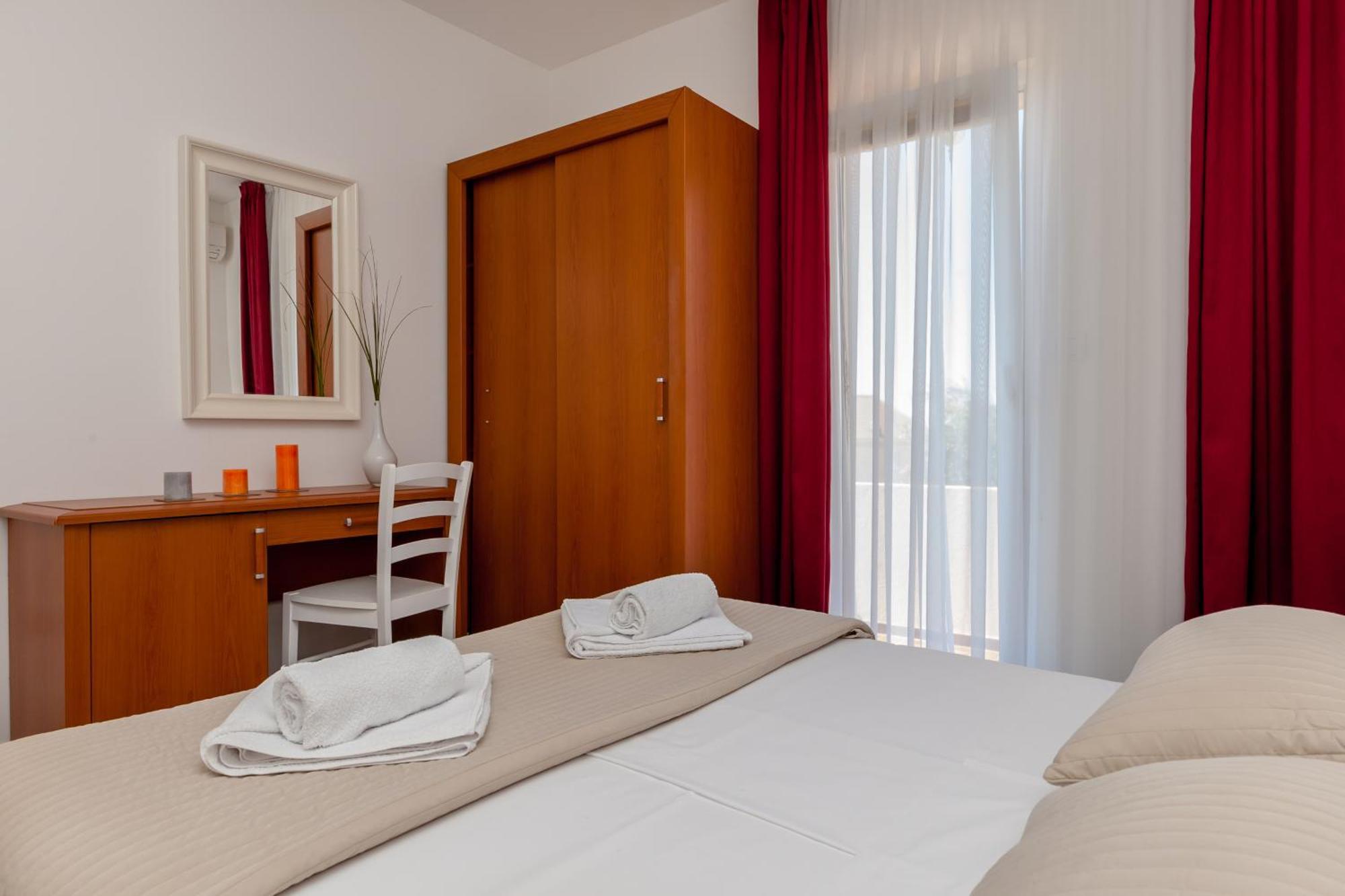 Villa Livia Apartments Bol Exterior foto